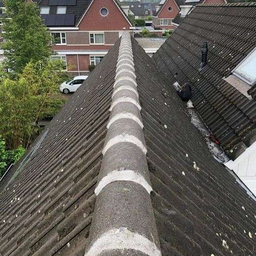 Dakinspectie Bergschenhoek aan de nokvorsten Dakinspectie Bergschenhoek aan de nokvorsten